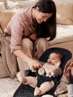 BabyBjörn Googly Eyes -lelu sitteriin, mustavalkoinen BabyBjörn Googly Eyes -lelu sitteriin, mustavalkoinen