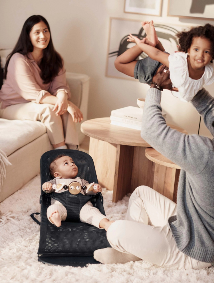 BabyBjörn Googly Eyes -lelu sitteriin, mustavalkoinen BabyBjörn Googly Eyes -lelu sitteriin, mustavalkoinen