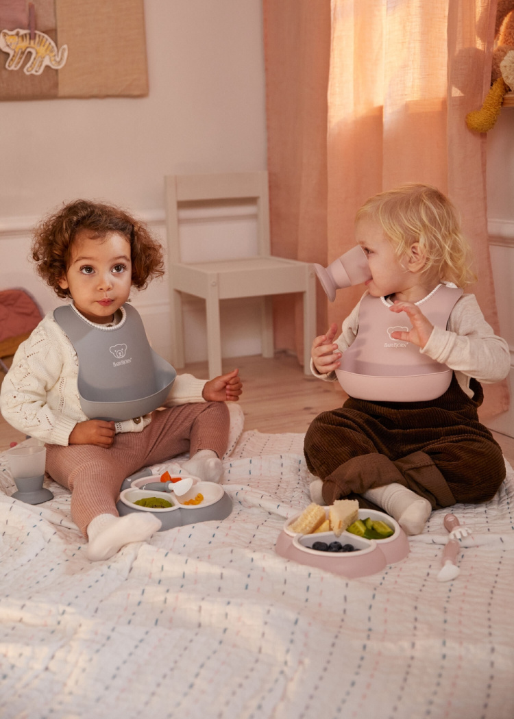 BabyBjörn Baby Bib -ruokalappu, 2 kpl, Grey / Powder Pink