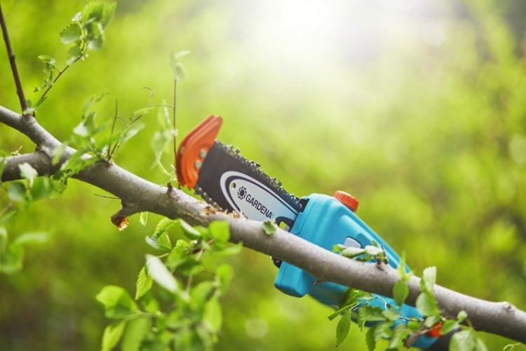 GARDENA TCS 20 18V P4A -akkuoksasaha, 2,6 Ah akulla GARDENA TCS 20 18V P4A -akkuoksasaha, 2,6 Ah akulla