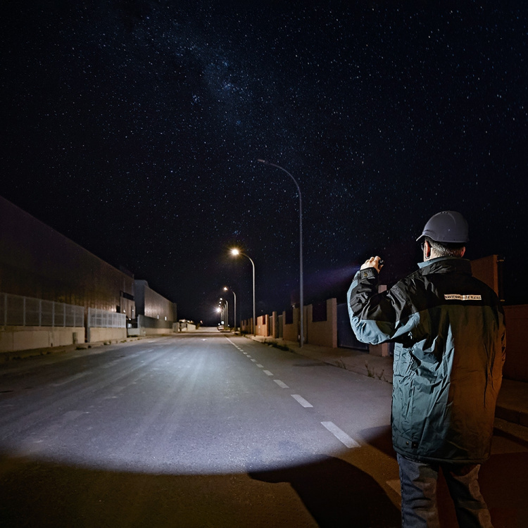 Fenix WF26R -taskulamppu, 3000 lm