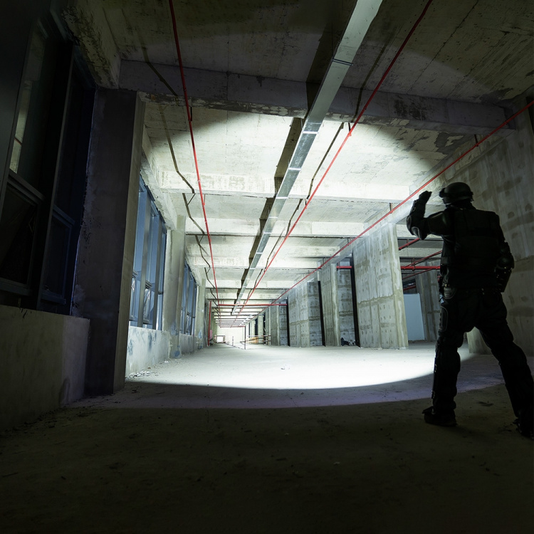 Fenix PD35R -taskulamppu, 1700 lm