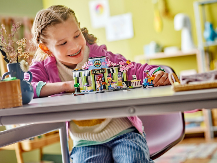 LEGO Friends 42618 - Heartlake Cityn kahvila LEGO Friends 42618 - Heartlake Cityn kahvila