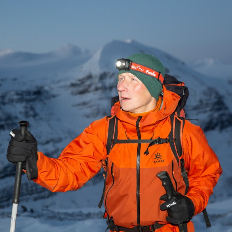 Fenix HL32R-T -otsalamppu, 800 lm, sininen