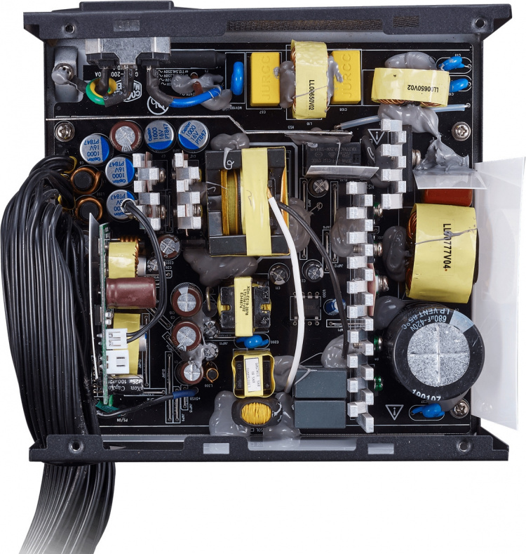 Cooler Master MWE Bronze V2 ATX -virtalähde, 450 W Cooler Master MWE Bronze V2 ATX -virtalähde, 450 W