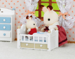 Sylvanian Families Suklaapupuvauva-setti (vauvansänky)