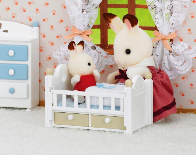 Sylvanian Families Suklaapupuvauva-setti (vauvansänky)
