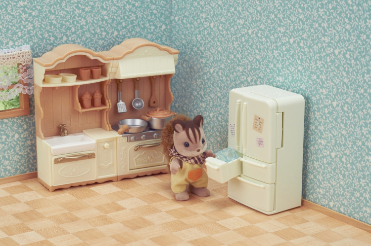 Sylvanian Families Maalaistalon keittiö jääkaapilla