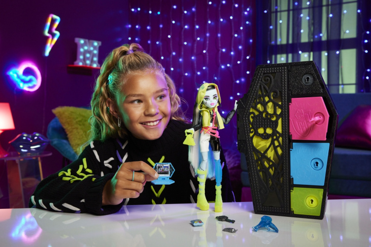 Monster High Skulltimate Secrets: Neon Frights Frankie - muotinukke