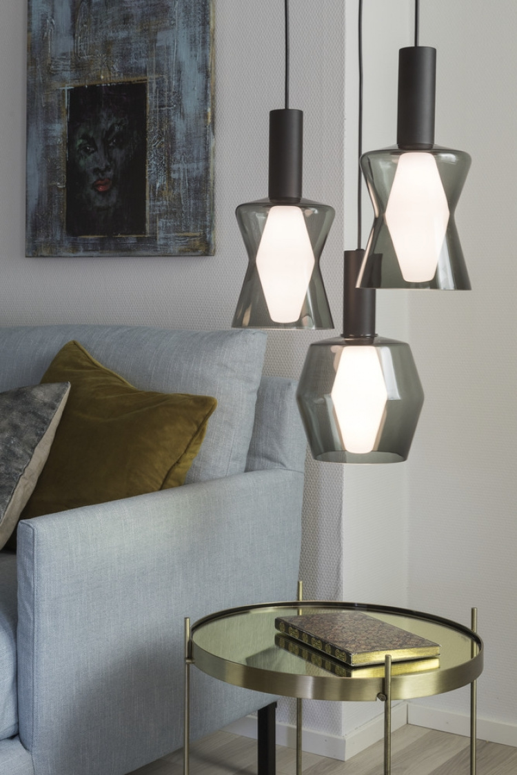 Airam Kattokuppi, kolmea ripustusjohtoa varten, musta Airam Kattokuppi, kolmea ripustusjohtoa varten, musta