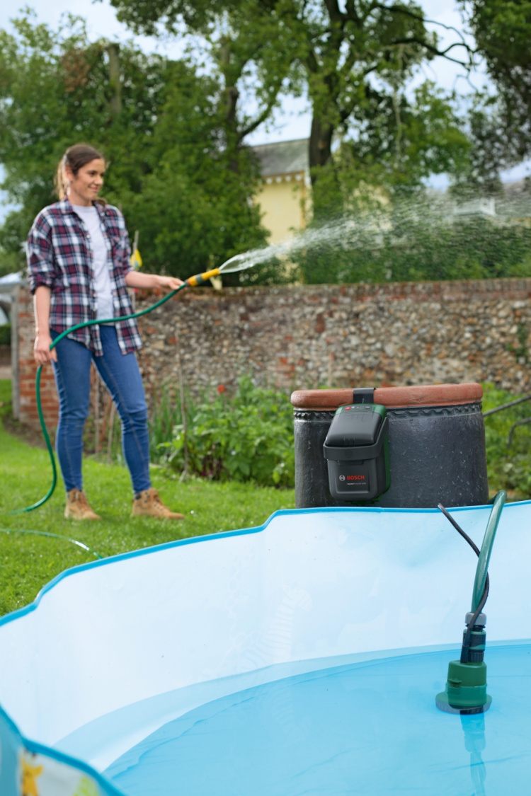 Bosch GardenPump 18V-2000 -akkusadevesipumppu, 2,5 Ah akulla