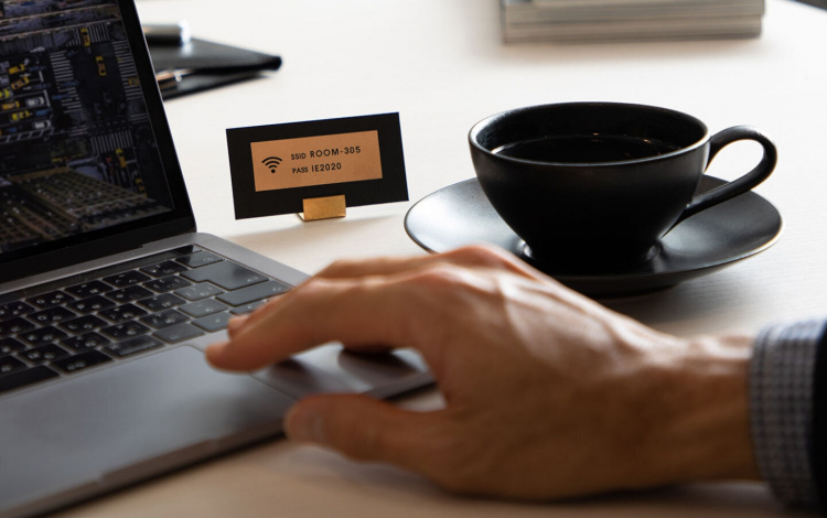 Brother P-touch CUBE Pro PT-P910BT -tarratulostin ladattavalla akulla ja Bluetoothilla Brother P-touch CUBE Pro PT-P910BT -tarratulostin ladattavalla akulla ja Bluetoothilla