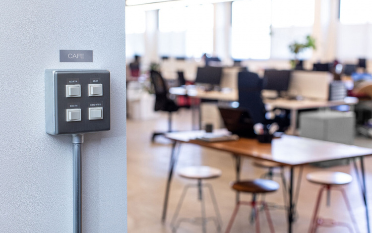 Brother P-touch CUBE Pro PT-P910BT -tarratulostin ladattavalla akulla ja Bluetoothilla Brother P-touch CUBE Pro PT-P910BT -tarratulostin ladattavalla akulla ja Bluetoothilla