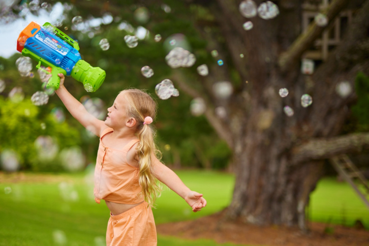 BUNCH O BUBBLES Mega Bubble Blaster - iso moottoroitu kuplapyssy