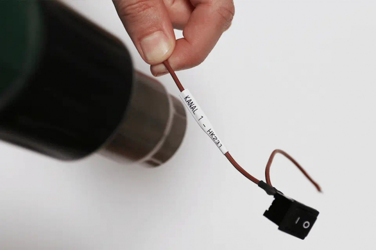 Brother HSe-231E -kutistesukka, musta teksti valkoisella pohjalla, leveys 11,2 mm