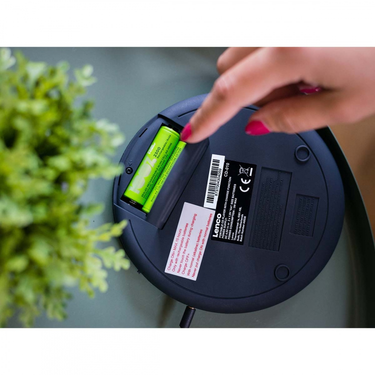 Lenco Kannettava CD-soitin, jossa on lataustoiminto