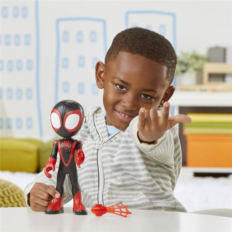 Spidey ja hänen hämmästyttävät ystävänsä Supersized 9 tuuman hahmo Miles Morales