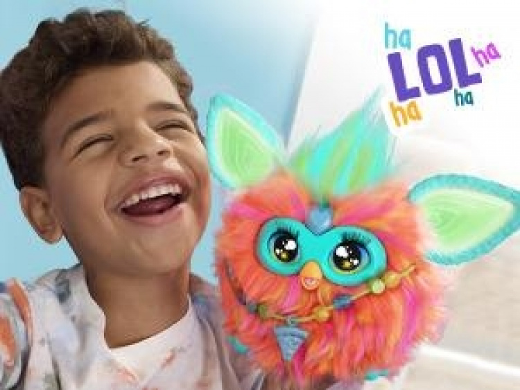 Hasbro Furby interaktiivinen pehmolelu Coral (FI) Hasbro Furby interaktiivinen pehmolelu Coral (FI)