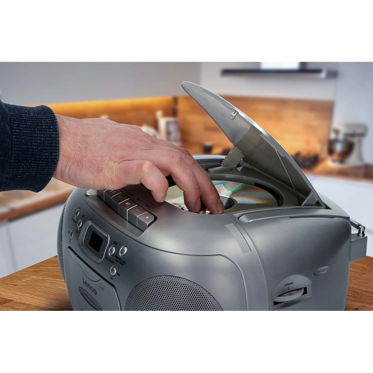 Lenco Kannettava FM Radio CD kasettisoitin Hopea Lenco Kannettava FM Radio CD kasettisoitin Hopea