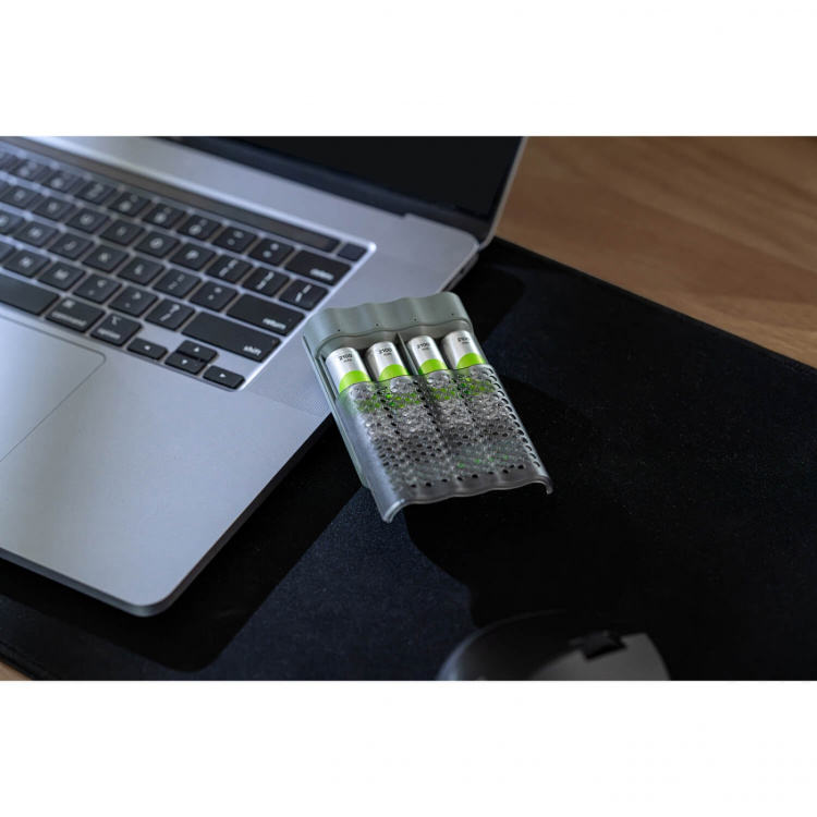 GP Akkulaturi Speed Charger M452 4xAA 2600mAh GP Akkulaturi Speed Charger M452 4xAA 2600mAh