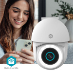Nedis SmartLife Ulkokamera | Wi-Fi | Spotlight | 3MP Full HD 1296p | Kääntö/kallistus | IP65 | MicroSD (ei sisälly) / Onvif / Pilvipalvelutallennus (valinnainen) | 5 V DC | Liiketunnistimella | Yökuvaus | Valkoinen