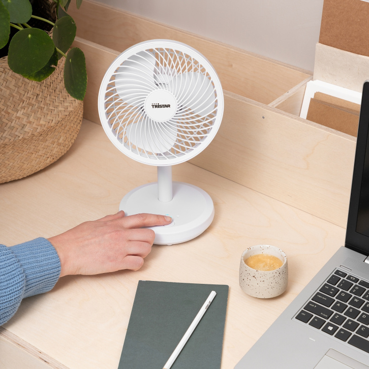 Tristar Laddbar Bordsfläkt Vit