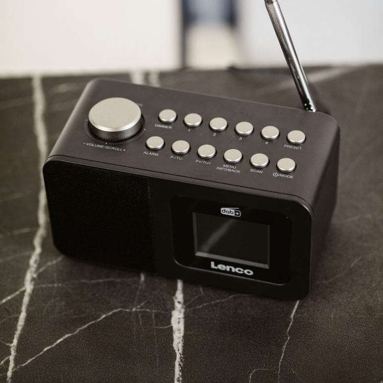 Lenco DAB+/FM-radiohälytyskello värinäytöllä, uniajastimella ja kaksoishälytystoiminnolla Musta