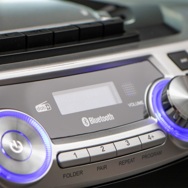 Lenco Kannettava Boombox, jossa on DAB+/FM-radio, Bluetooth®, CD, kasettinauhuri ja USB-soitin Hopea