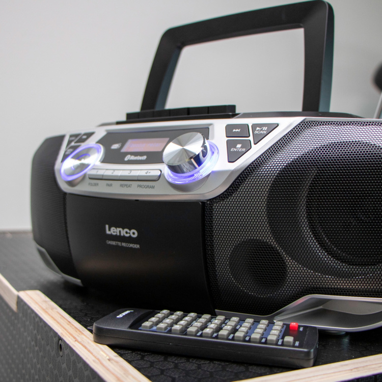 Lenco Kannettava Boombox, jossa on DAB+/FM-radio, Bluetooth®, CD, kasettinauhuri ja USB-soitin Hopea