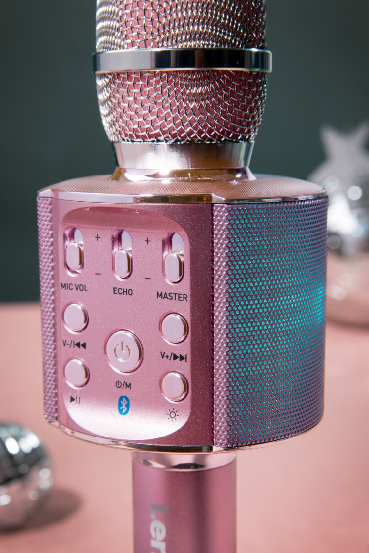 Lenco Bluetooth® karaokemikrofoni kaiuttimella ja valaistuksella Vaaleanpunainen väri Lenco Bluetooth® karaokemikrofoni kaiuttimella ja valaistuksella Vaaleanpunainen väri