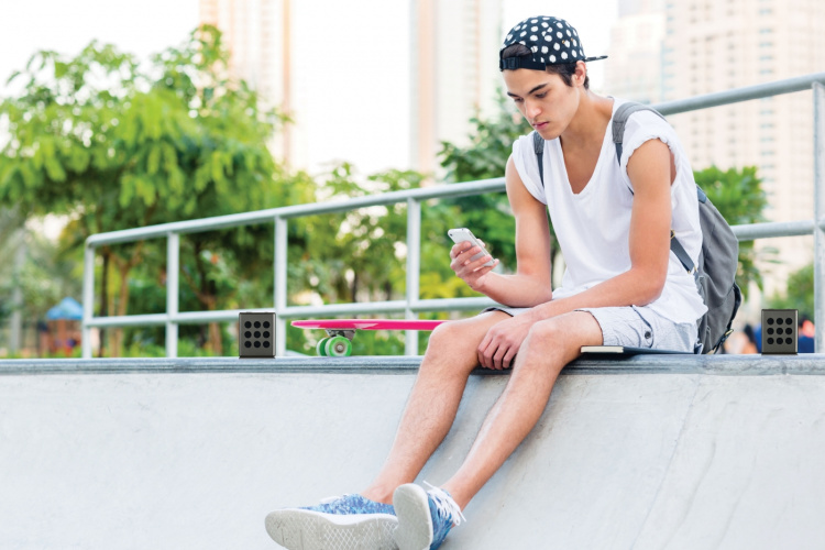 Lenco Bluetooth®-stereokaiutinsarja, jossa on 8 tunnin soittoaika lisävarusteineen Harmaa Lenco Bluetooth®-stereokaiutinsarja, jossa on 8 tunnin soittoaika lisävarusteineen Harmaa