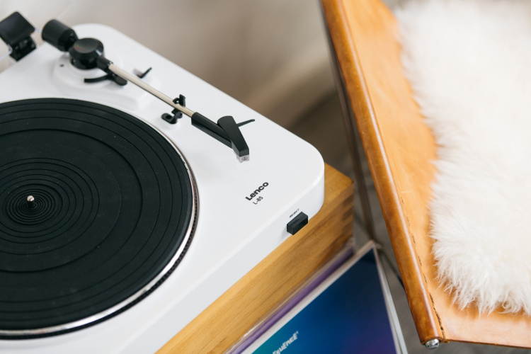 Lenco Levysoitin, jossa on suora USB-koodaus Valkoinen Lenco Levysoitin, jossa on suora USB-koodaus Valkoinen