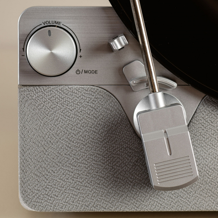 Lenco Täysin automaattinen pystysuuntainen levysoitin, jossa on sisäänrakennetut kaiuttimet ja Bluetooth® Hopea Lenco Täysin automaattinen pystysuuntainen levysoitin, jossa on sisäänrakennetut kaiuttimet ja Bluetooth® Hopea