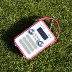 Lenco Kannettava DAB+ FM-radio Bluetooth®:llä ja AUX-liitännällä, ladattava akku Valkoinen Lenco Kannettava DAB+ FM-radio Bluetooth®:llä ja AUX-liitännällä, ladattava akku Valkoinen