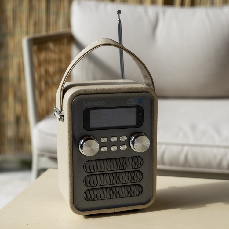 Lenco Kannettava DAB+ FM-radio Bluetooth®:llä ja AUX-ulostulolla, ladattava akku Taupe Lenco Kannettava DAB+ FM-radio Bluetooth®:llä ja AUX-ulostulolla, ladattava akku Taupe