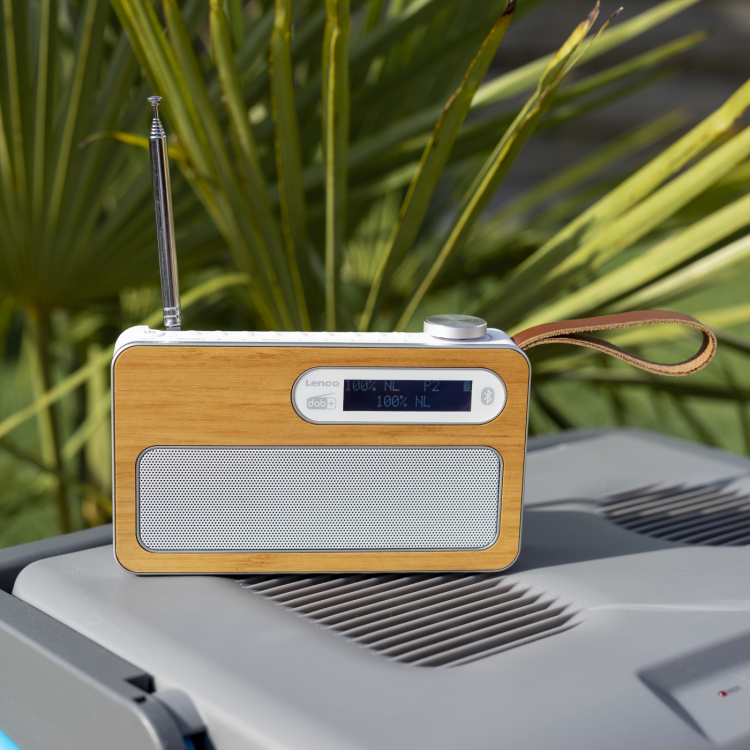 Lenco Kannettava DAB+/ FM-radio Bluetooth®:lla Bamboo White -mikrofoni, valkoinen Lenco Kannettava DAB+/ FM-radio Bluetooth®:lla Bamboo White -mikrofoni, valkoinen