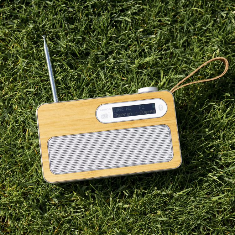 Lenco Kannettava DAB+/ FM-radio Bluetooth®:lla Bamboo White -mikrofoni, valkoinen Lenco Kannettava DAB+/ FM-radio Bluetooth®:lla Bamboo White -mikrofoni, valkoinen