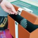 Lenco Kantolaukku max. 30 levyä Ruskea / Valkoinen Lenco Kantolaukku max. 30 levyä Ruskea / Valkoinen