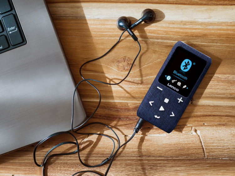 Lenco MP3/MP4-soitin Bluetooth® 8 GB Micro SD-kortti Sininen Lenco MP3/MP4-soitin Bluetooth® 8 GB Micro SD-kortti Sininen