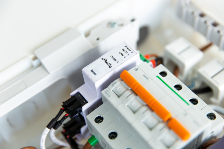 Shelly Pro 3EM DIN-kisko energiamittari, 3-vaiheinen