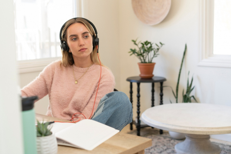 poly Blackwire 8225 -USB-C-stereokuulokemikrofoni + USB-C-/A-sovitin, Microsoft Teams -sertifioitu (8X225AA)