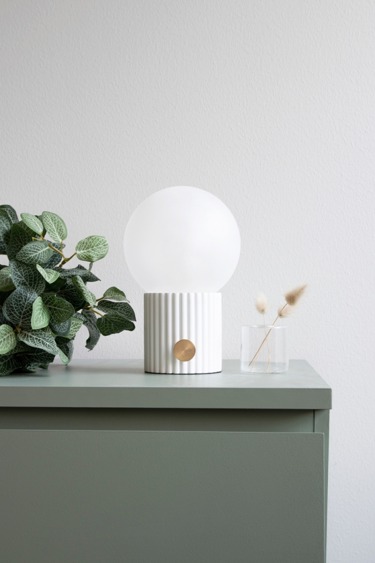 Globen Lighting Bordslampa Hubble 15 613308 Vit/Mässing Globen Lighting