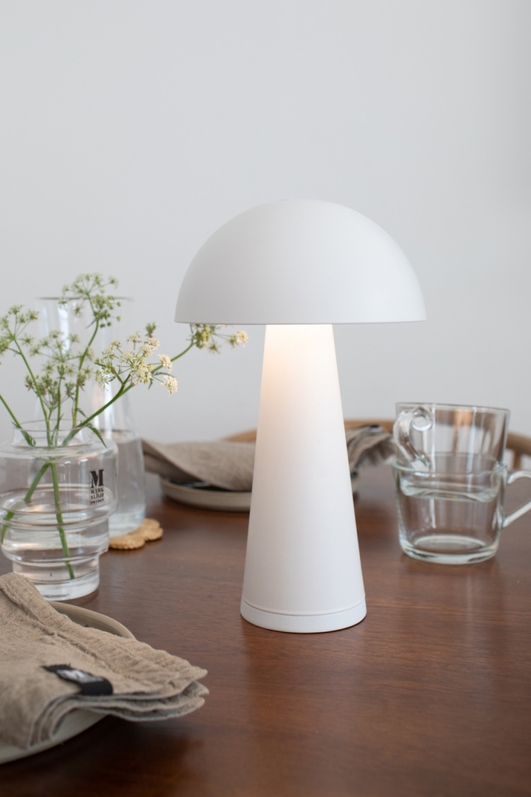 Markslöjd Bordslampa Fungi matt vit Markslöjd